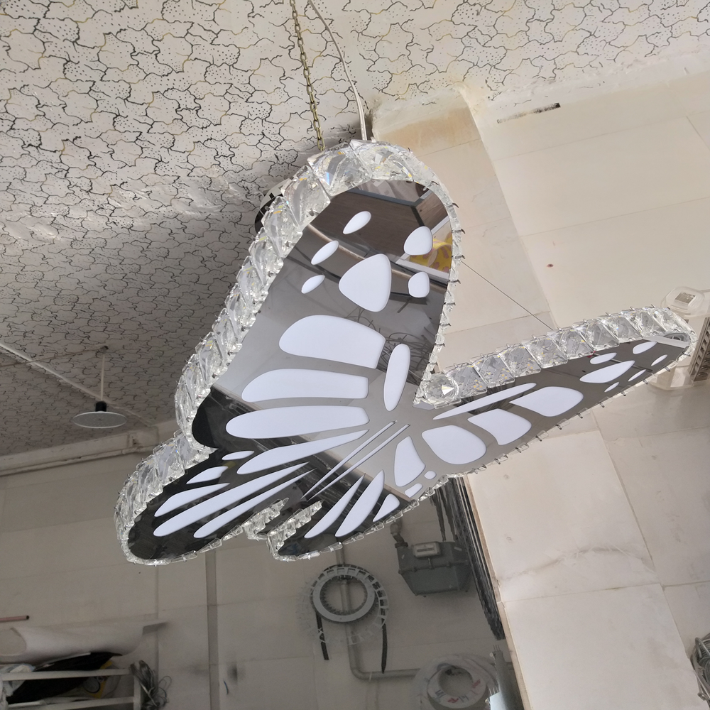 آویز سایز ۶۰ مدل «پروانه» – کریستال دوطرفه